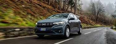 En España seguimos comprando más coches y el rey indiscutible de las ventas es uno barato con etiqueta ECO: el Dacia Sandero