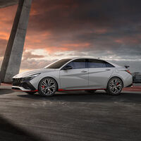 El Hyundai Elantra N ya está aquí: una berlina deportiva de 280 CV que comparte ingredientes con el Kona N