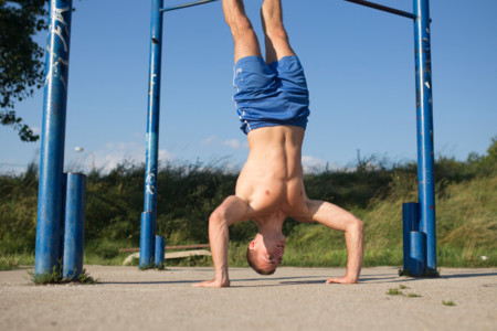 Ejercicios Crossfit (XI): Handstand push ups o flexiones verticales invertidas