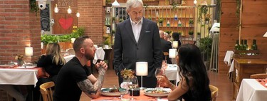 'First Dates', Carlos Sobera se ve obligado a expulsar a dos solteros del restaurante para que dejen de insultarse. "Esos pechos no son naturales, ¿no?" 