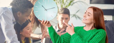 Sumar plantea trabajar 32 horas por semana y que las empresas repartan beneficios con sus trabajadores. El tamaño de las pymes no es el principal problema 