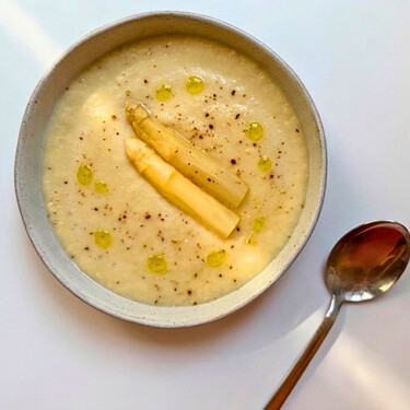 Gazpacho de espárragos, una versión ultracremosa para salir del clásico de tomate
