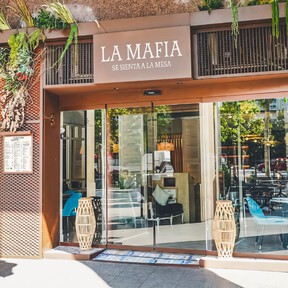 Adiós definitivo a La Mafia: la cadena de restaurantes renace como La Famiglia se sienta a la mesa 