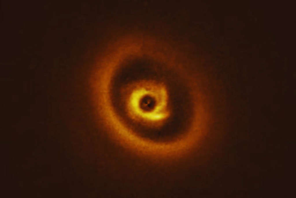 Desde Chile logran captar el nacimiento de un planeta colosal: es uno de los más grandes jamás vistos. Noticias en tiempo real
