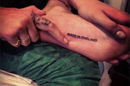 Cara Delevingne y los insólitos sitios que elige para hacerse los tatuajes