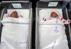 Estos bebés son tía y sobrina