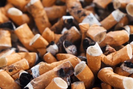El tabaquismo de los padres produce pobreza en medio millón de niños británicos