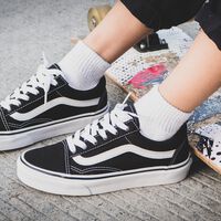 Súper rebajas en El Corte Inglés: todo tipo de zapatillas Vans con hasta un 65% de descuento 