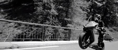 Más ciencia-ficción para vender una moto, ahora le toca a MV Agusta