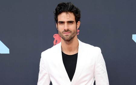 Juan Betancourt apuesta por el blanco y negro en la red carpet de los MTV VMA's