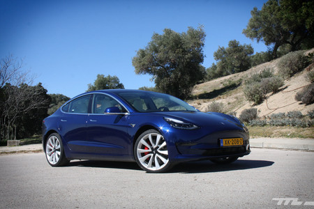 Los Tesla Model S, X y 3 aumentarán su autonomía para compensar el rango perdido en las actualizaciones