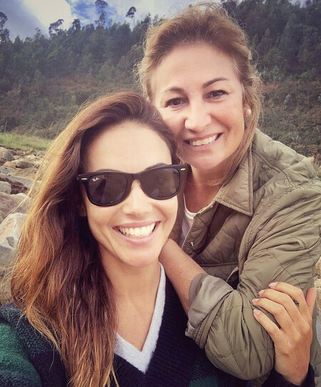 Lara Álvarez comparte una foto con su madre y las redes estallan por este impactante detalle
