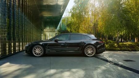No, comprar un Porsche Panamera casi nuevo por 25.000 euros no es ningún chollo
