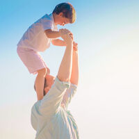 Estos son los siete hábitos que tienen los padres de niños felices, y uno te sorprenderá