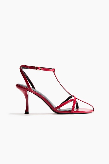 sandalias tiras rojas