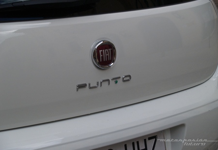 Única distinción exterior del Fiat Punto GLP, el 