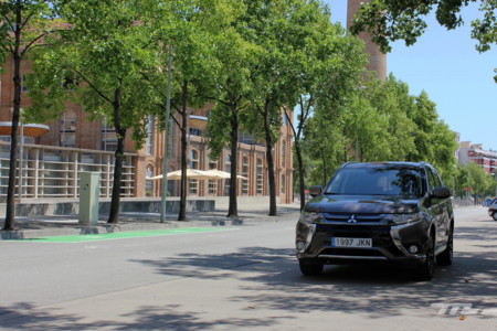 Mitsubishi Outlander Phev 275