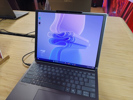 Rolled is a more or less conventional computer | Image: Xataka