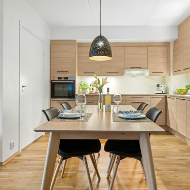 Ikea pone a la venta un cubo de basura bonito, discreto y barato, que es perfecto para cocinas con poco espacio