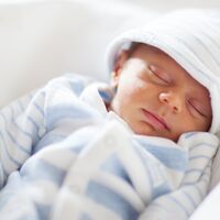 El meconio del bebé recién nacido: todo lo que debes saber