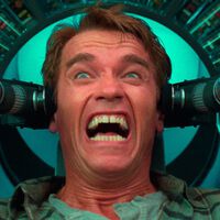 El secreto mejor guardado de Arnold Schwarzenegger: más de 20 años pagando un dólar a Warner para conservar un objeto de unas de sus peores películas  