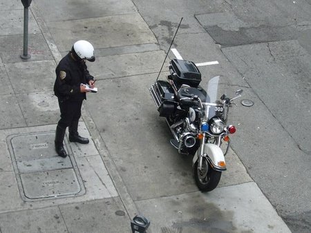 La policía francesa recompensa con gasolina a los buenos conductores