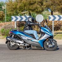 Aquí tienes la explicación en vídeo de por qué el control de tracción tiene sentido, incluso en un scooter