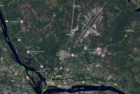 Ao sul está Rovaniemi e, junto ao aeroporto, se encontra a vila turística