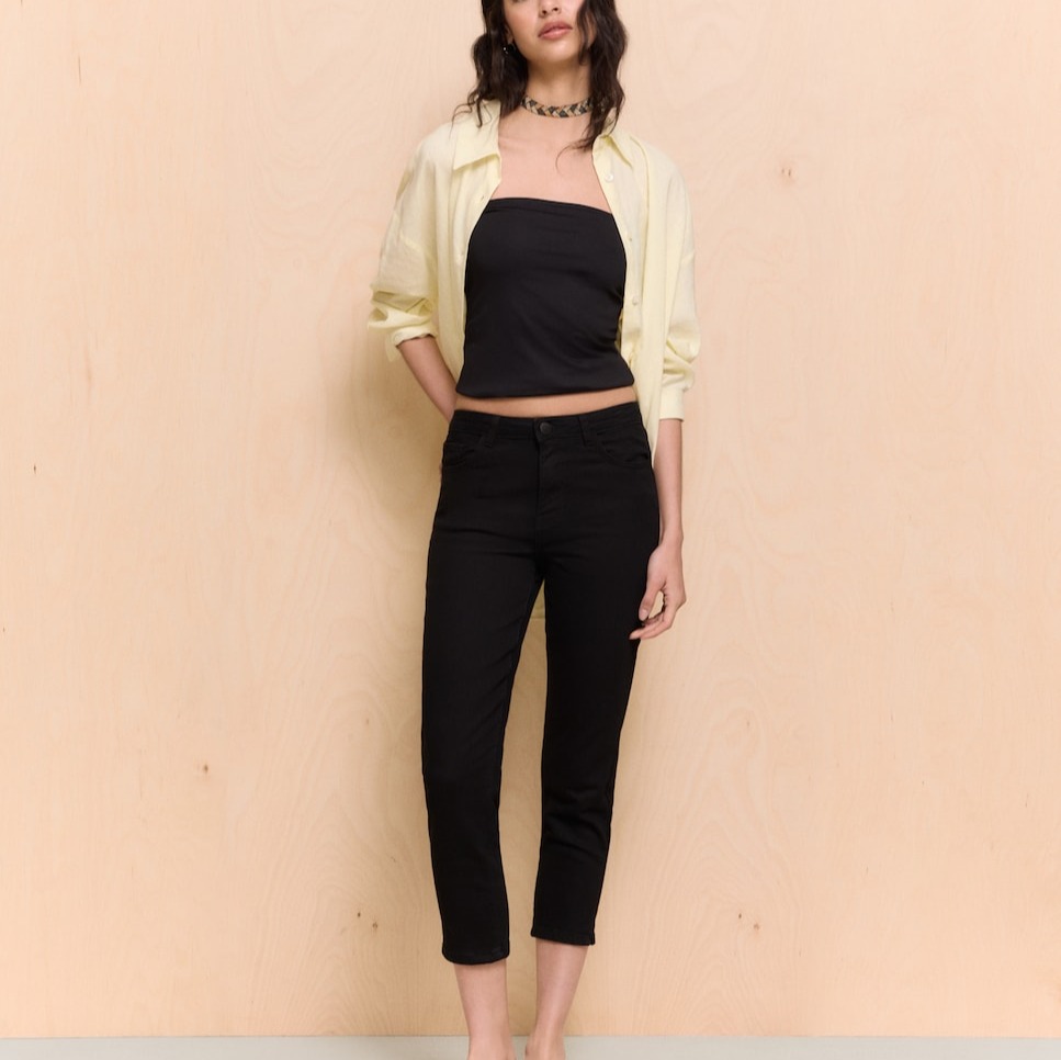 Easy Wear - Pantalón denim  de mujer  capri tiro medio.