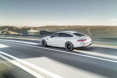 ¿Tiene sentido un Mercedes-AMG GT de cuatro puertas, existiendo el Mercedes-Benz CLS?