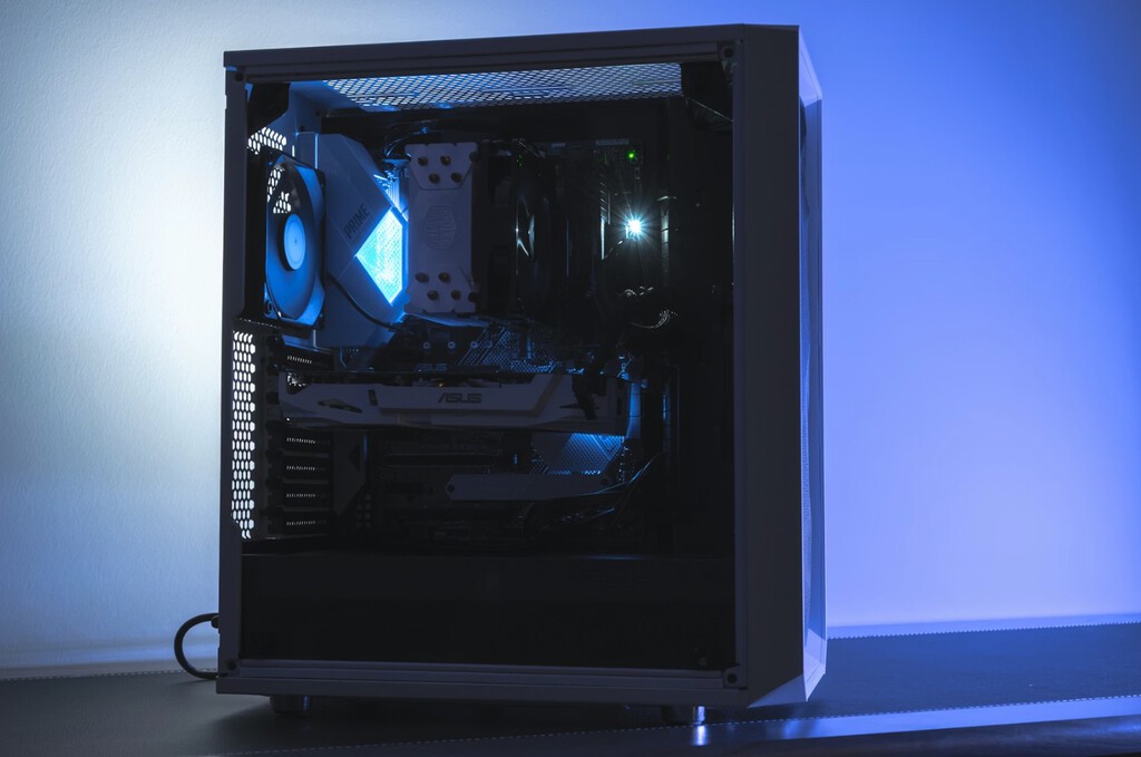 En plena crisis de la RAM, sorprende ver un PC gaming con NVIDIA RTX, un Ryzen 5 y hasta Windows a este precio 