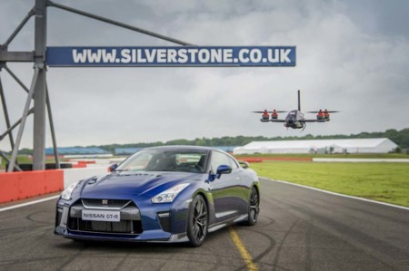 Ya tienes tu Nissan GT-R, pero ¿qué te parecería complementarlo con el dron GT-R?