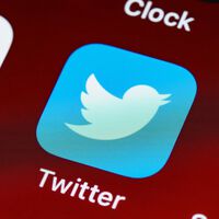 Elon Musk quiere cobrarte hasta por "dar like". La nueva medida de Twitter es un pago anual a ciertos usuarios, y ya está en marcha en Nueva Zelanda 