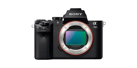 ¿Comienzas curso de fotografía? En Amazon tienes una full frame sin espejo como la Sony Alpha 7 Mark II por sólo 829 euros