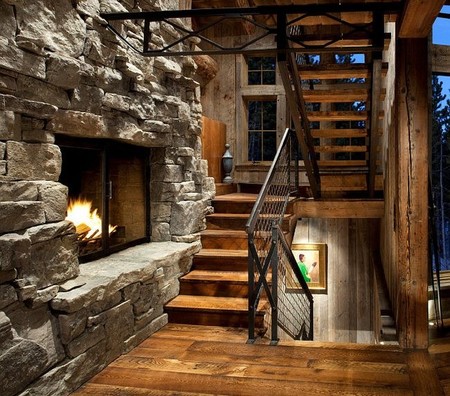 Una cabaña llena de chimeneas en montana