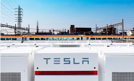 Tesla y sus baterías Powerpack surtirán de energía eléctrica a los trenes de Osaka en caso de emergencia