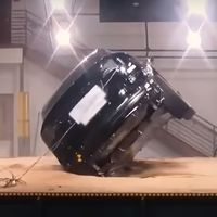 Tesla intenta volcar un Model X para demostrar lo que hace un centro de gravedad bajo