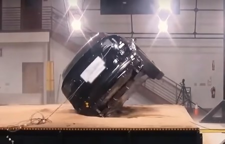 Tesla intenta volcar un Model X para demostrar lo que hace un centro de gravedad bajo