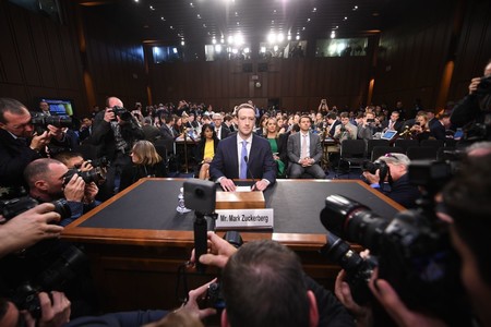 Facebook facilitó a Microsoft y a otras grandes empresas el acceso a datos privados de los usuarios sin su consentimiento