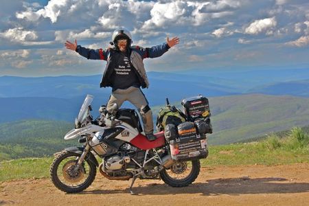 América en moto. Recuerdos de una vuelta al mundo. De Filipinas a Alaska.