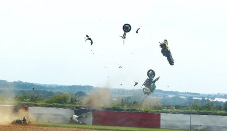 Simon Andrews, siete metros sobre el suelo