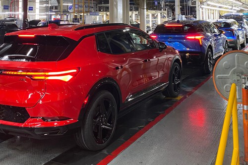 Mientras GM anunciaba una inversión millonaria en México, guardaba algo inesperado: casi 2,000 personas despedidas