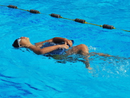 La importancia de calentar a la hora de practicar natación