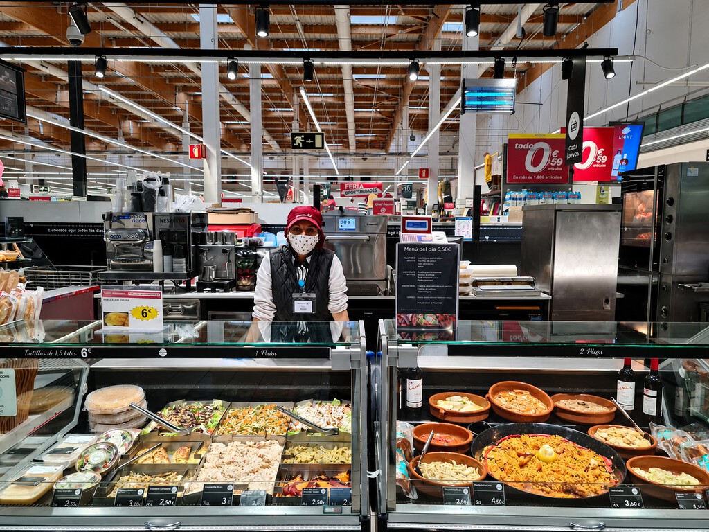 En España comer se ha convertido en un trámite que debe ser rápido y fácil. Y eso está haciendo de oro a los súper que preparan platos