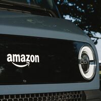 Amazon desvela la furgoneta eléctrica de Rivian para su gigaflota: estilo retro-futurista y cámaras por los cuatro costados