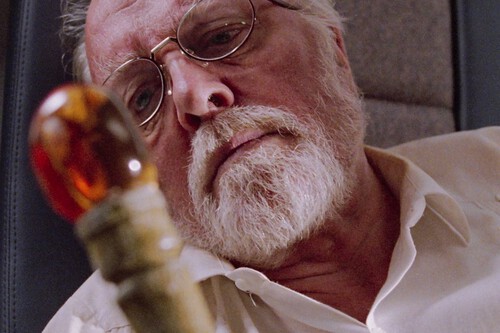 Por qué el verdadero villano de 'Parque Jurásico' siempre fue John Hammond y su "no hemos reparado en gastos" la gran mentira de la película de Steven Spielberg