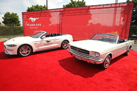 Ford Mustang 10 millones