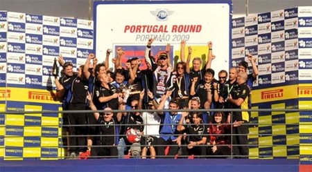 Ben Spies celebrando el mundial 2009 de SBK
