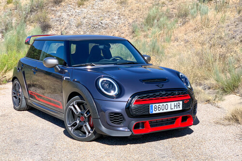 Probamos el MINI John Cooper Works GP: la esencia de MINI, ahora con 306 CV y un comportamiento casi de carreras