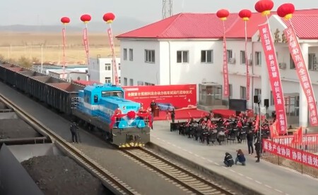 China consigue al fin desarrollar un tren de hidrógeno y lo usa para mover toneladas y toneladas de carbón